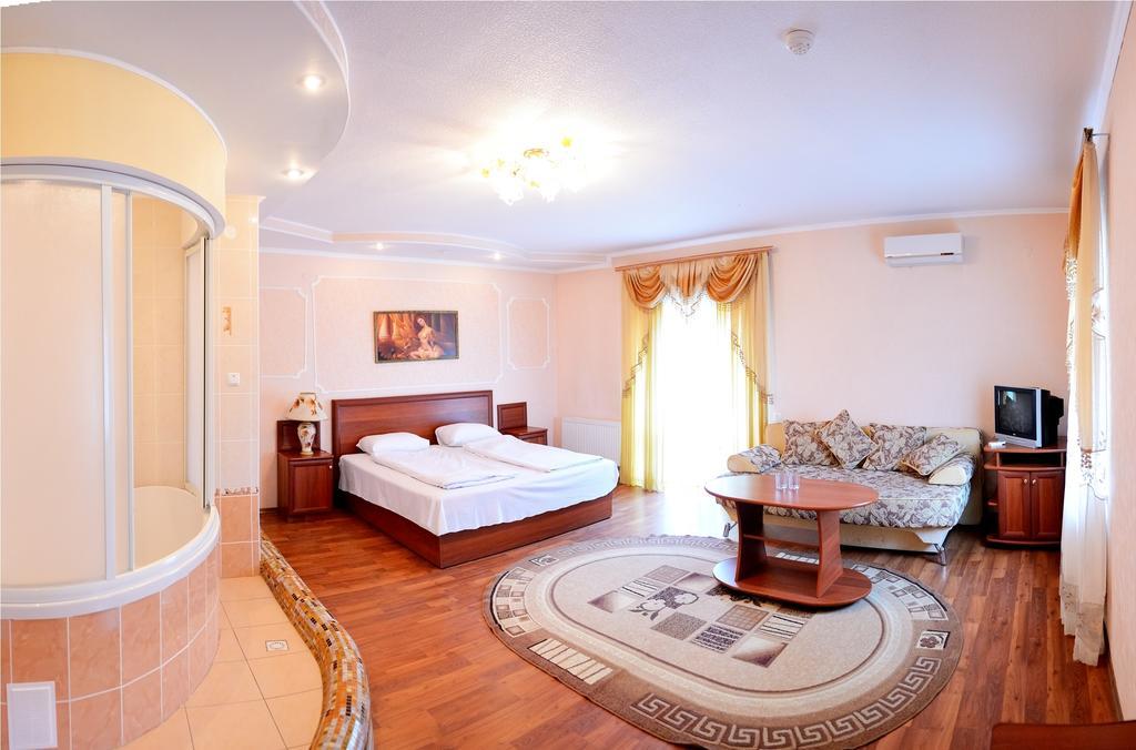 Kseniya Hotel Кам'янець-Подільский Екстер'єр фото